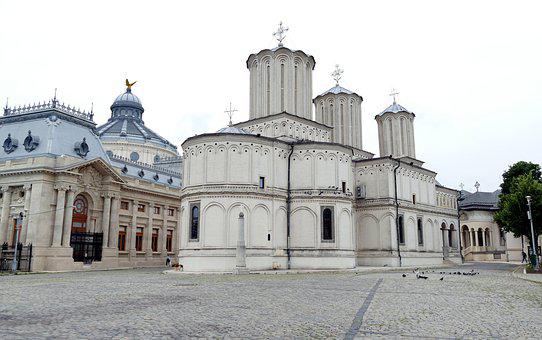 FOTO: Centenarul Patriarhiei Române, marcat prin evenimente liturgice pe Colina Bucuriei. Participă și IPS Teodosie