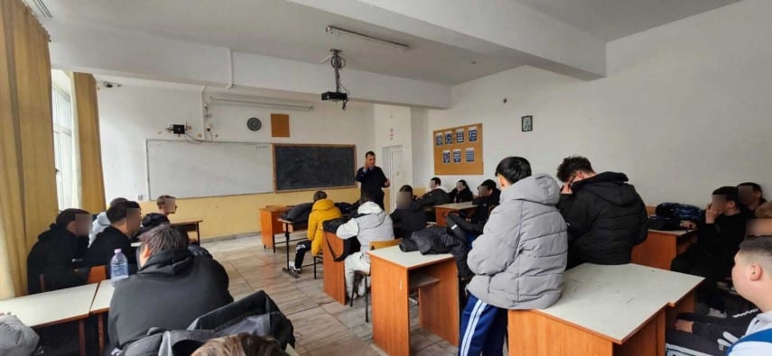 Acțiune de informare și prevenire a jandarmilor constănțeni la Liceul Tehnologic „Dimitrie Leonida” 