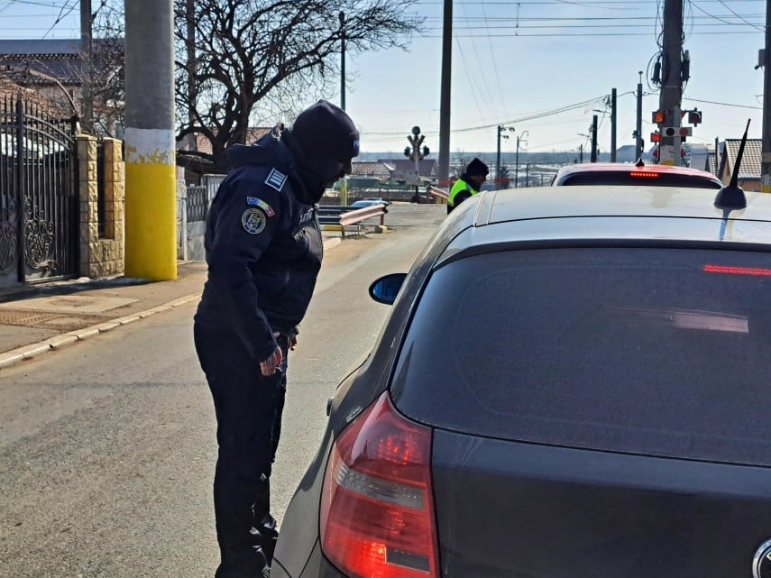 Acțiuni ale polițiștilor pentru prevenirea accidentelor și infracțiunilor în comuna Valu lui Traian
