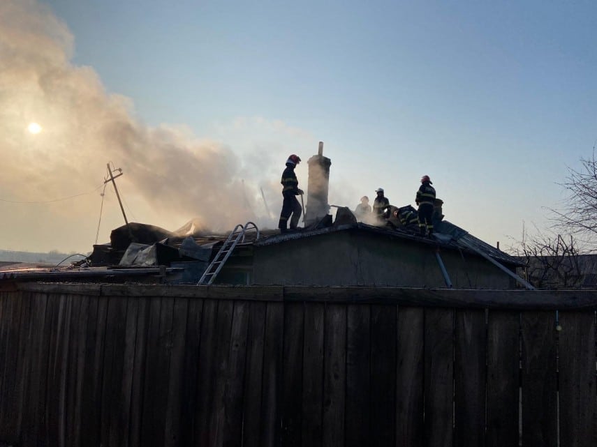 FOTO: Incendiu la o casă din Isaccea