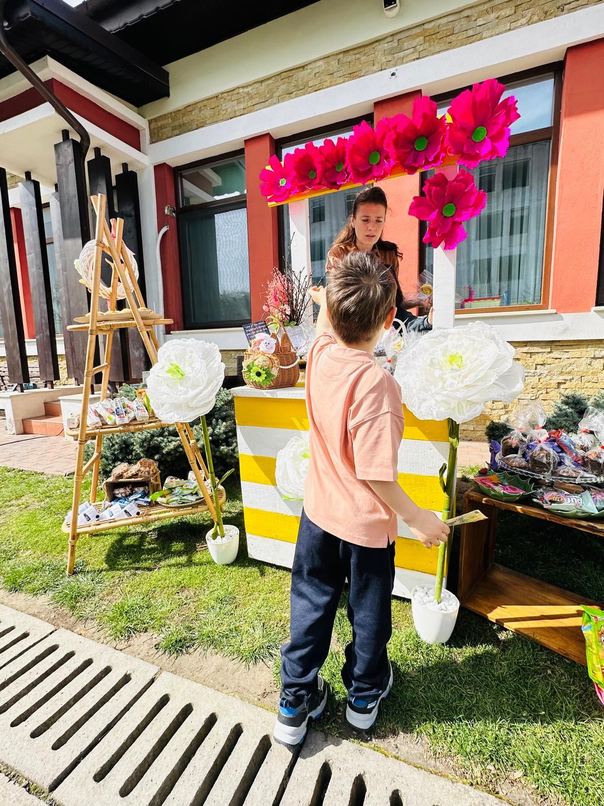 Târg caritabil la Grădinița „Piticot” din Constanța. 10.000 de lei donați pentru doi frați grav bolnavi din Chișinău