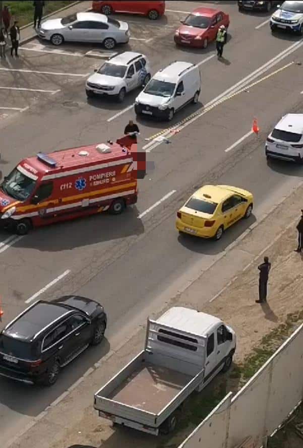 VIDEO: Un pieton a fost lovit de o mașină pe bulevardul Aurel Vlaicu