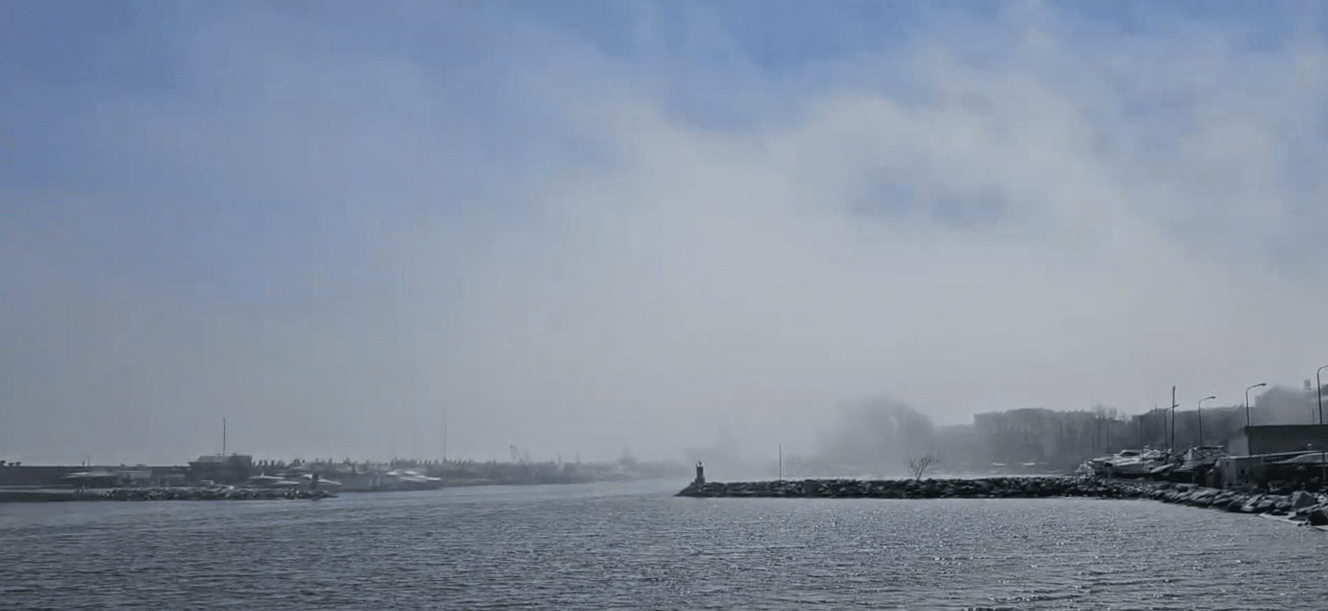 Spectacol natural pe litoral: ceață deasă a acoperit Marea Neagră, vizibilitate redusă brusc