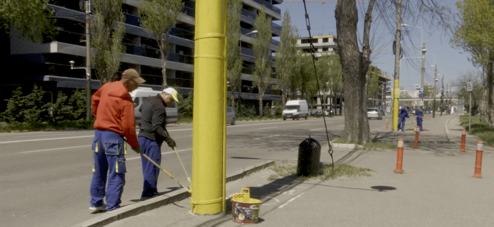 Controverse în Constanța: De ce stâlpii galbeni din Mamaia au stârnit reacții virale