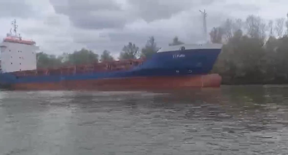 VIDEO. Incident pe Canalul Sulina: O navă sub pavilion St. Kitts and Nevis a eșuat la Mila marină 15 