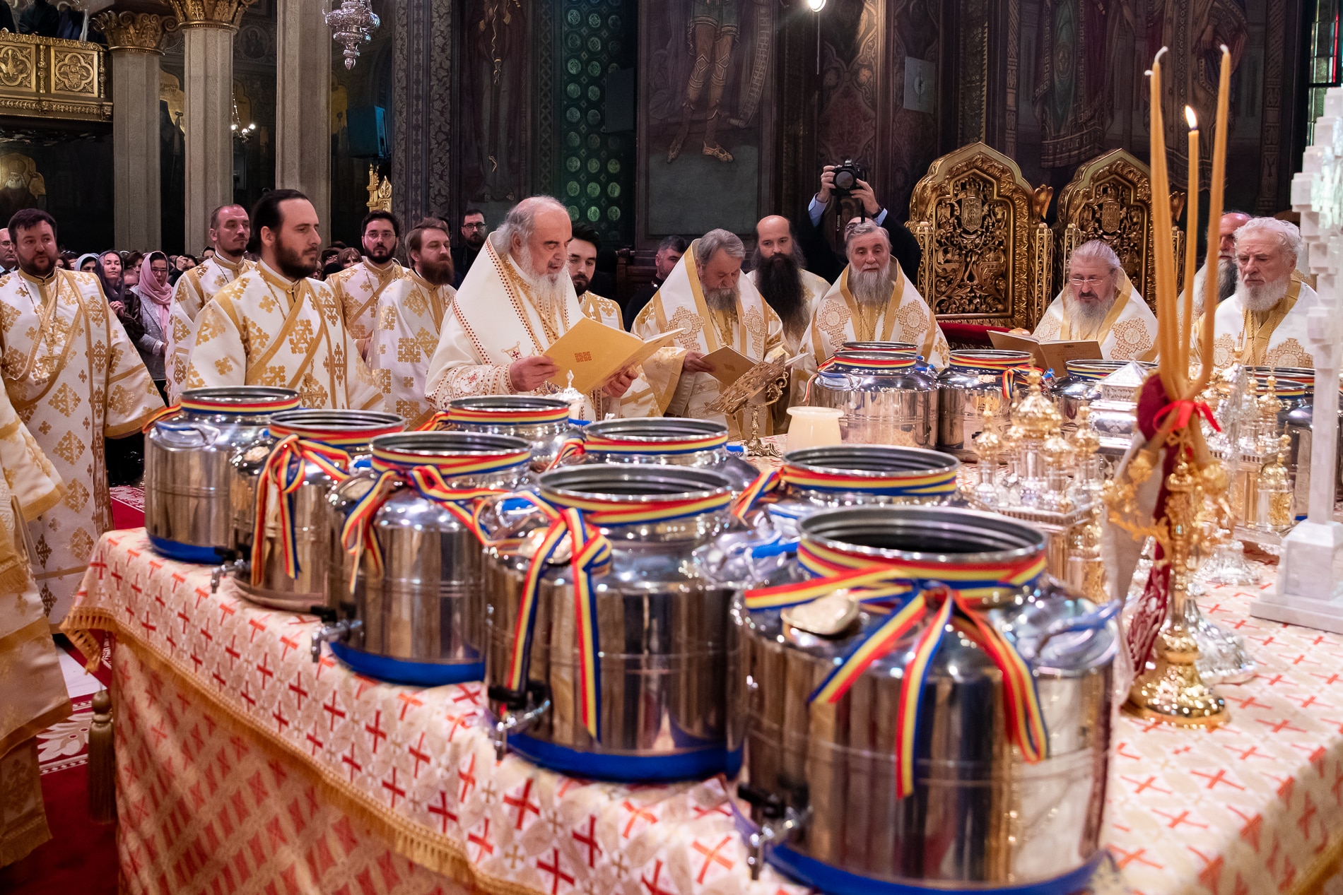 Sfințirea Marelui Mir, moment de mare solemnitate în Joia Mare la Catedrala Patriarhală