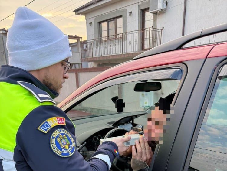 Controale în județul Constanța. Zeci de șoferi prinși că vorbeau la telefon în timp ce conduceau