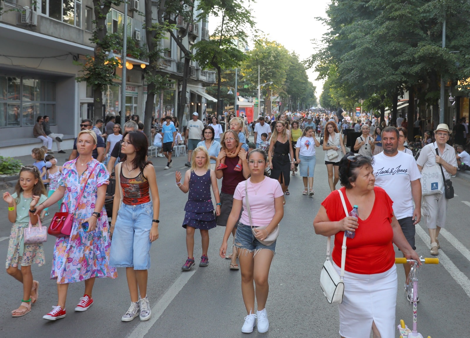 Weekenduri pietonale pe Bulevardul Tomis: Restricții de trafic între Bd. Mamaia și Bd. Ferdinand