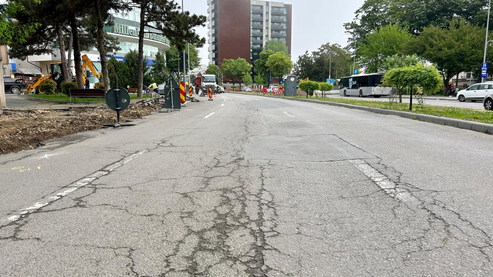 Lucrări de frezare a carosabilului pe bulevardul Mamaia, între străzile Ion Rațiu și Patriei. Traficul rutier este restricționat parțial