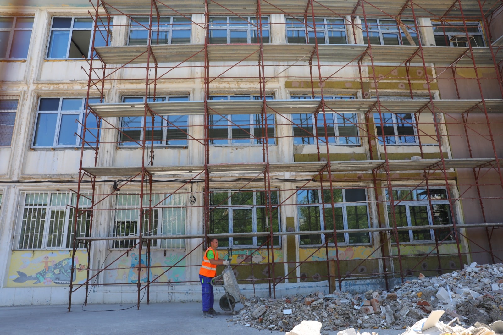 Modernizarea Școlii Gimnaziale nr. 7 Constanța avansează: infrastructură și dotări IT pentru elevi