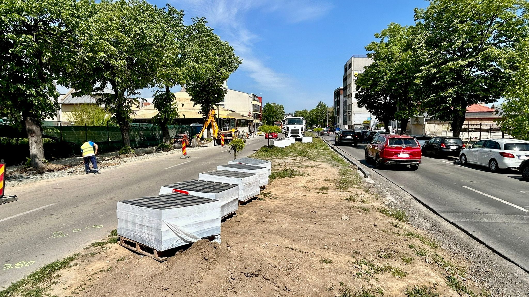 Încep lucrările de frezare a carosabilului pe tronsonul cuprins între străzile Patriei și Ion Rațiu. Traficul rutier va fi restricționat parțial