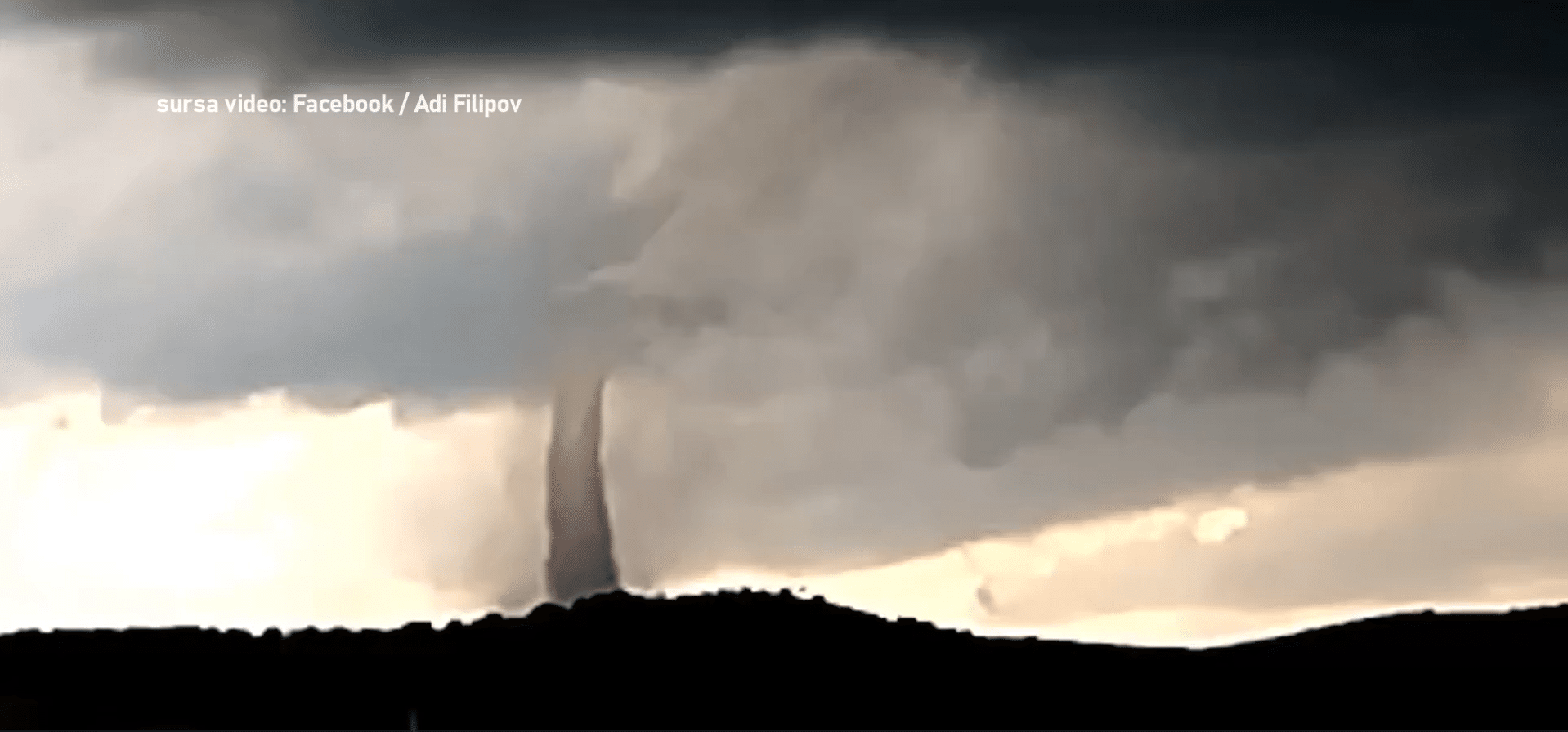 Tornadă spectaculoasă la Horia, Tulcea: Pâlnia a fost surprinsă în imagini virale