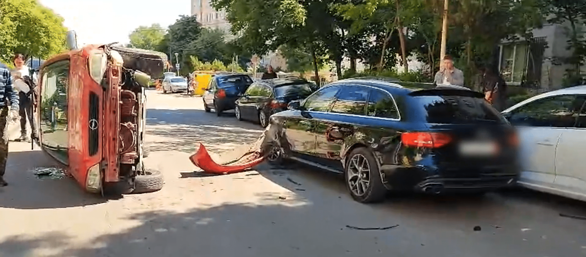 O mașină s-a răsturnat pe strada Tulcei din municipiul Constanța