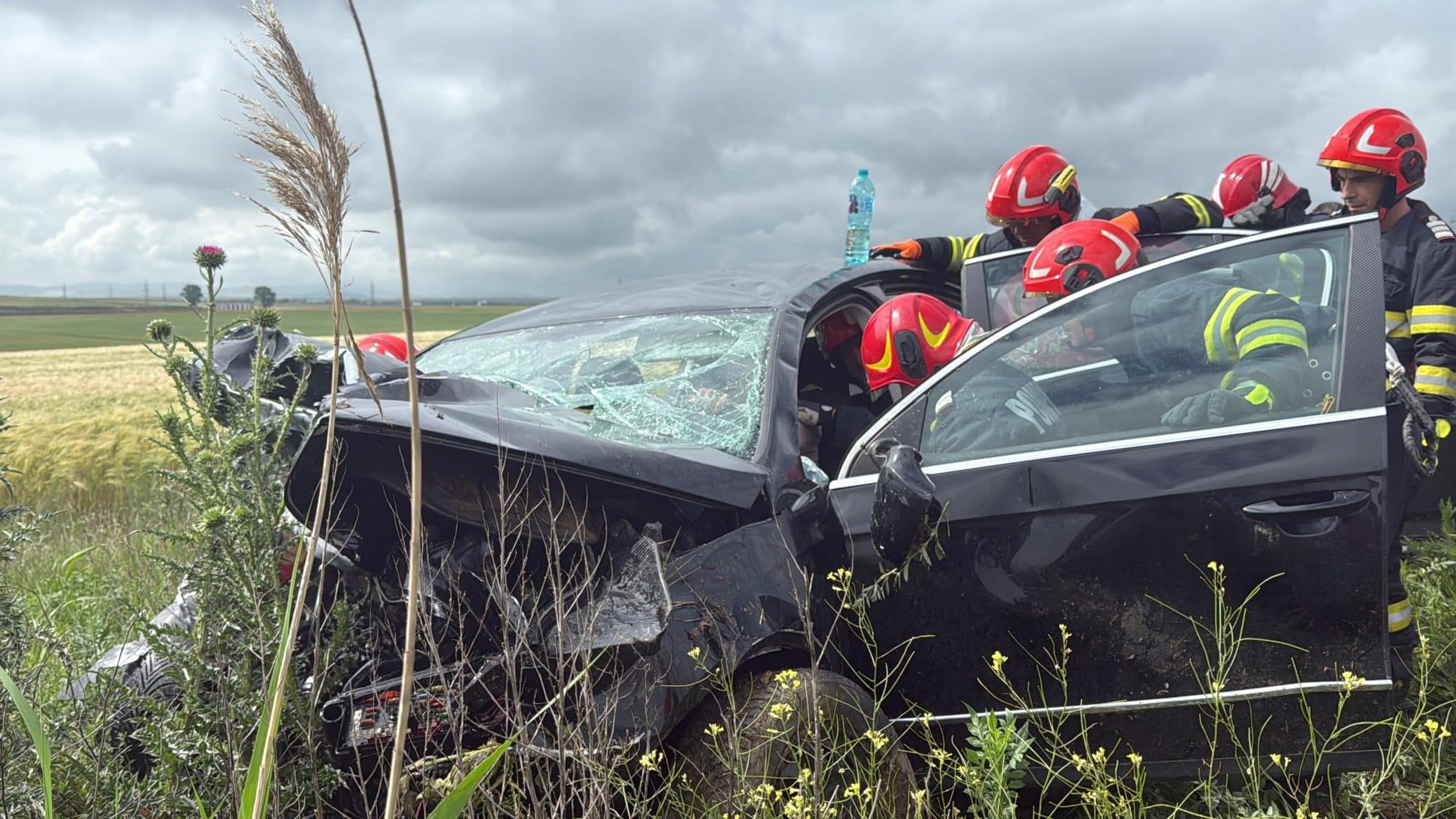 FOTO: Accident grav lângă Mihail Kogălniceanu, Tulcea: Două persoane rănite, una încarcerată