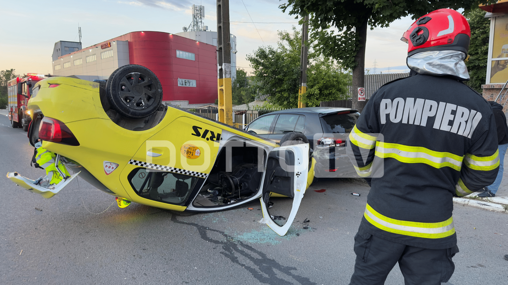 FOTO: Accident în zorii zilei la Murfatlar: un autoturism s-a răsturnat pe Calea Dobrogei