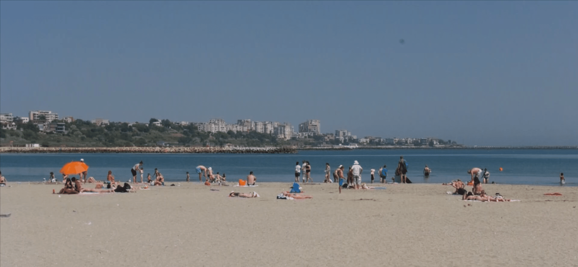 Weekend prelungit la mare: hotelierii și plajele din stațiuni așteaptă turiștii de Rusalii