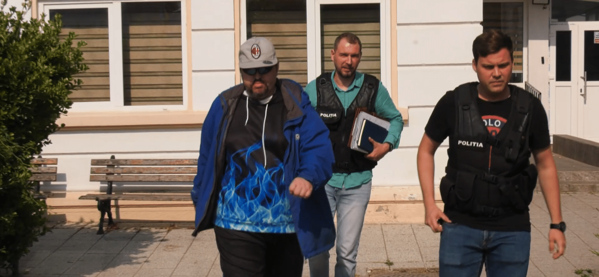Trei ore de audieri și un site blocat după descoperirea unei rețele de imagini intime