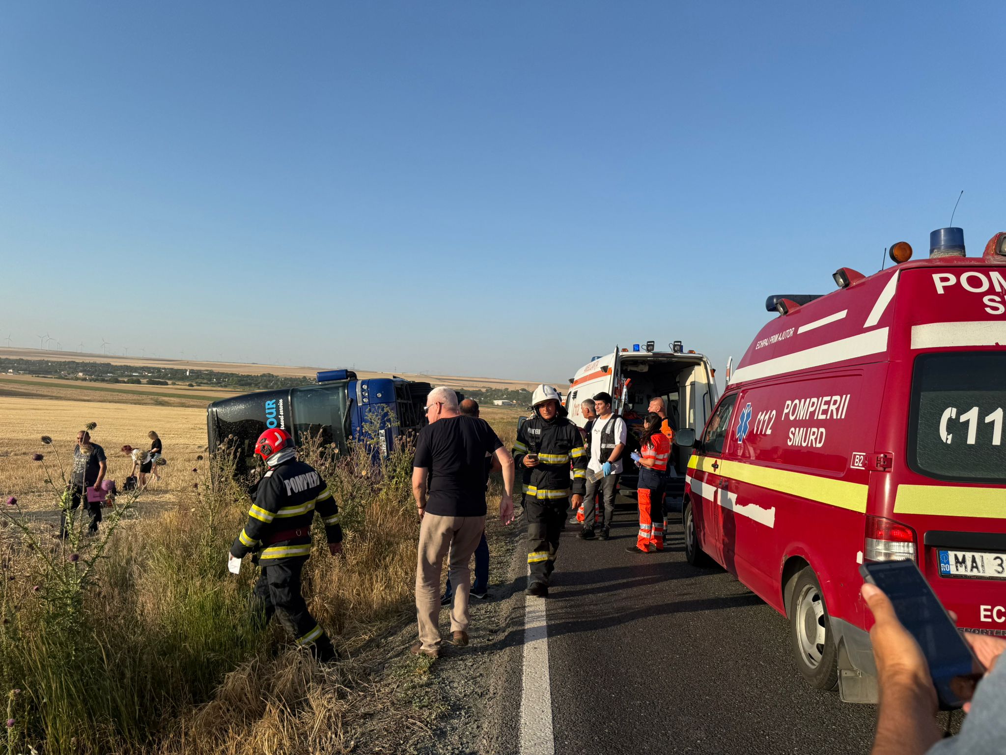 FOTO/VIDEO. A fost activat Planul Roșu: Un autocar cu 55 de persoane s-a răsturnat la Tariverde 