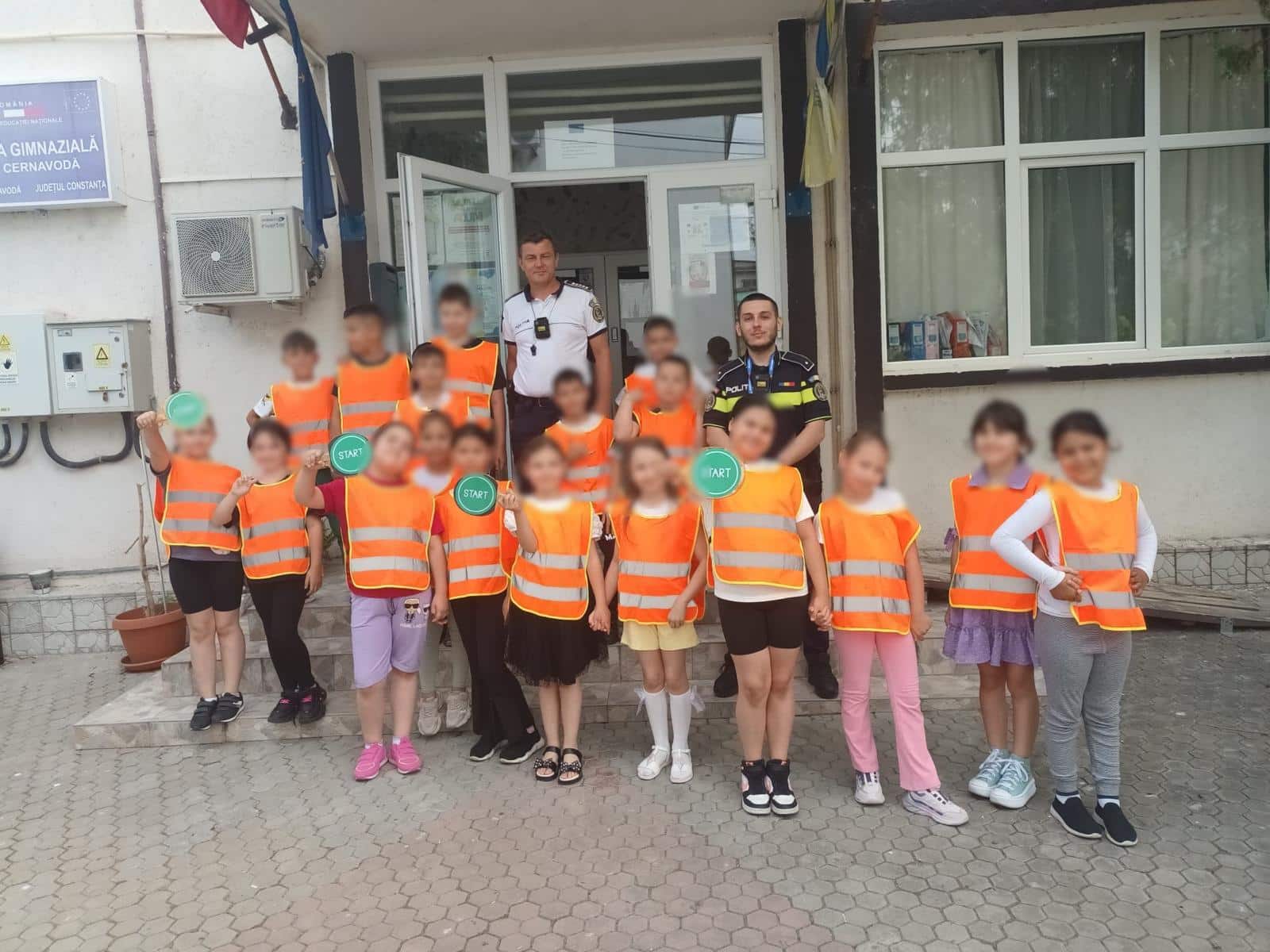 Lecții de siguranță rutieră și voie bună, alături de patrulele școlare din Cernavodă și Hârșova