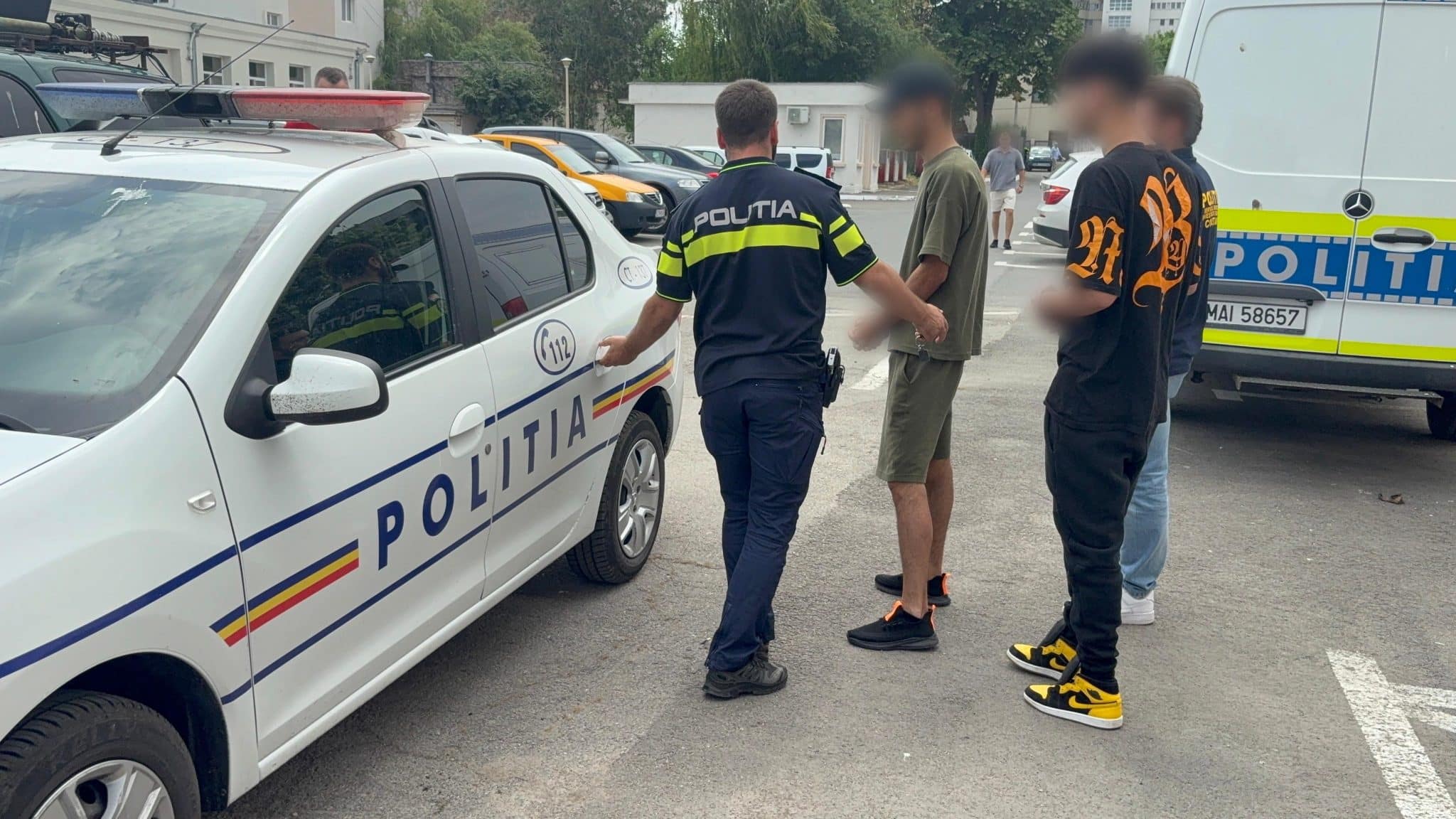 VIDEO. Tâlhărie în Constanța: Un tânăr și un minor, reținuți după ce au agresat un adolescent pentru un telefon