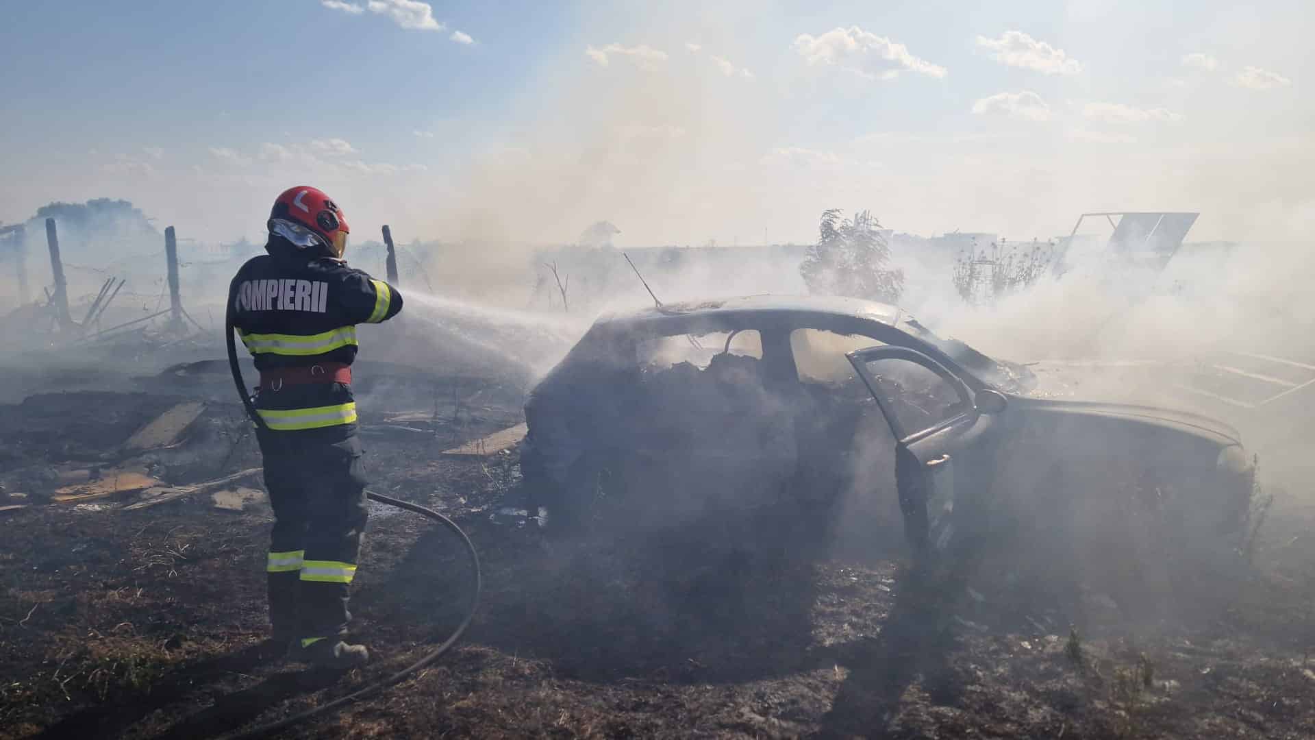 Incendiu la un autoturism în Ovidiu, la intrarea pe A2