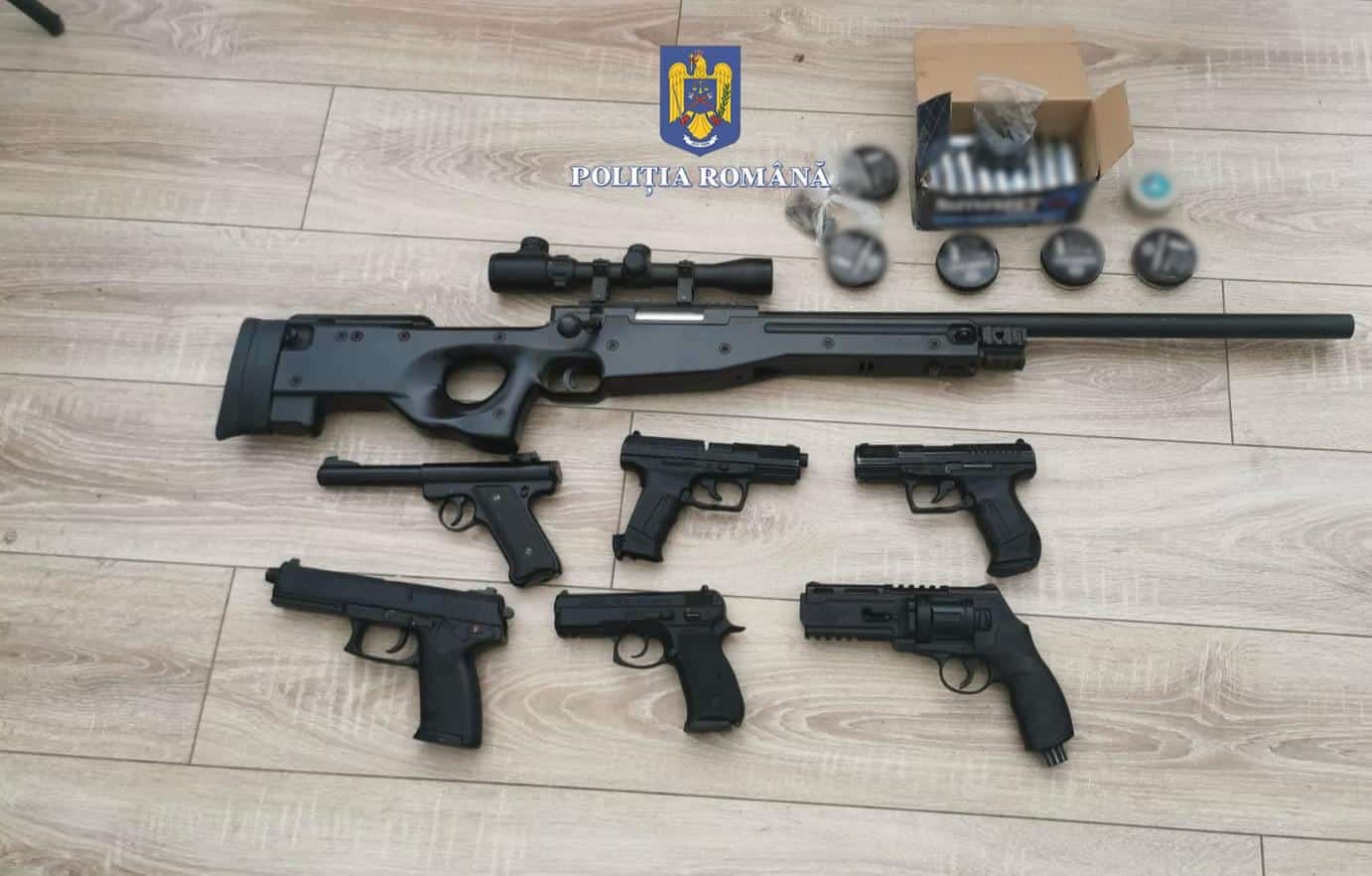 “Poligon” de casă, descoperit într-o curte din Lumina: Muniție, arme și trageri ilegale
