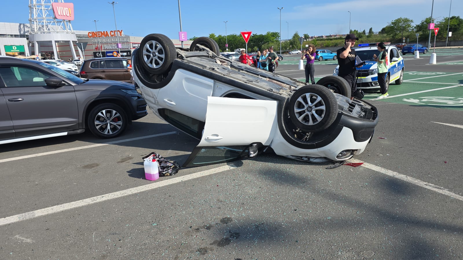Accident grav în parcarea VIVO Constanța: o persoană a rămas încarcerată