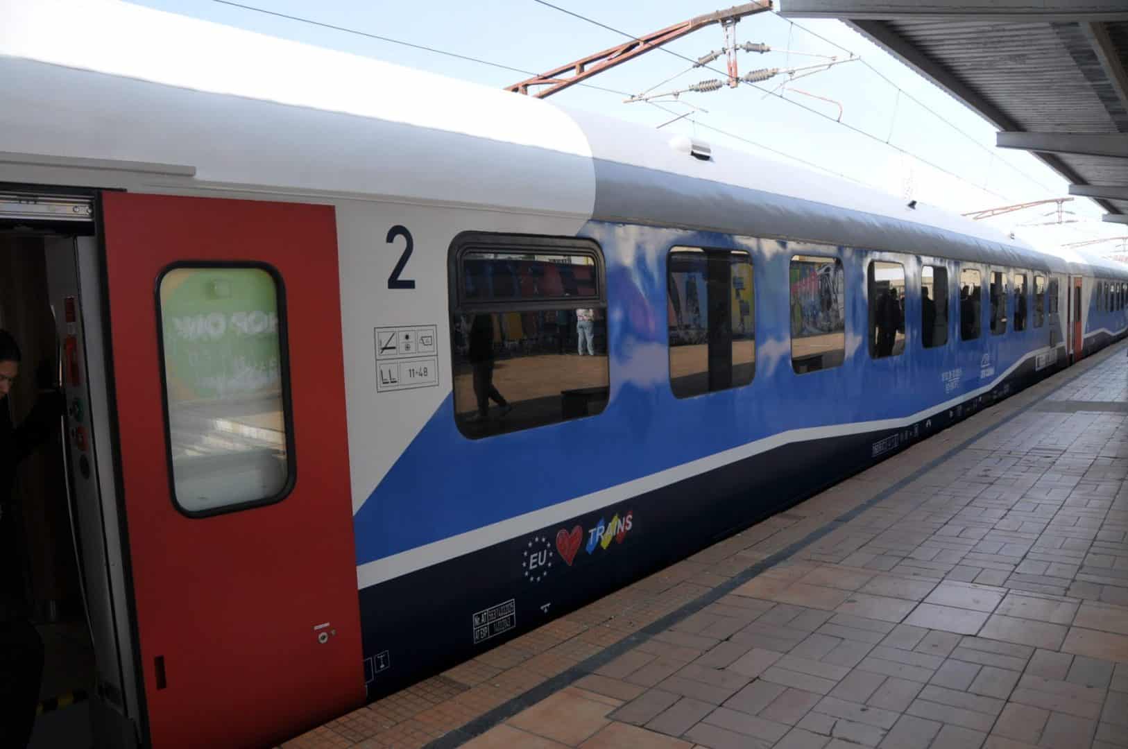 Şină ruptă pe raza Sucursalei Regionale de Căi Ferate Craiova. Trei trenuri sunt oprite în staţii