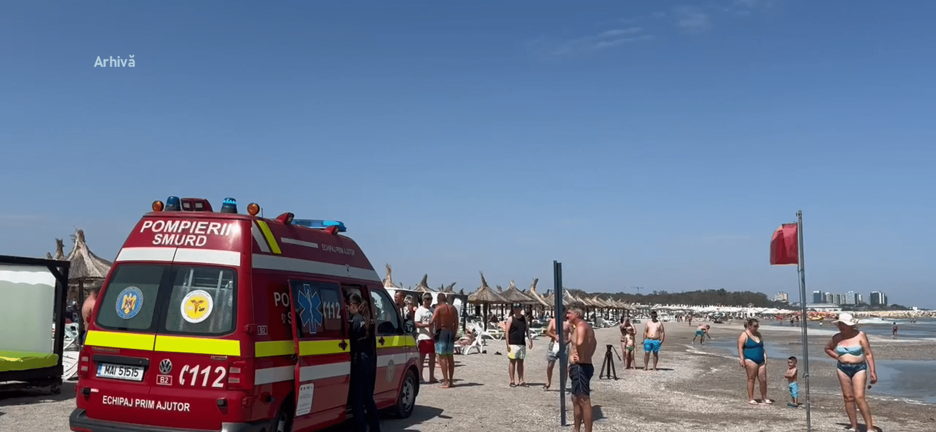 Turiști salvați în ultimul moment de salvamari, pe plaja din Costinești