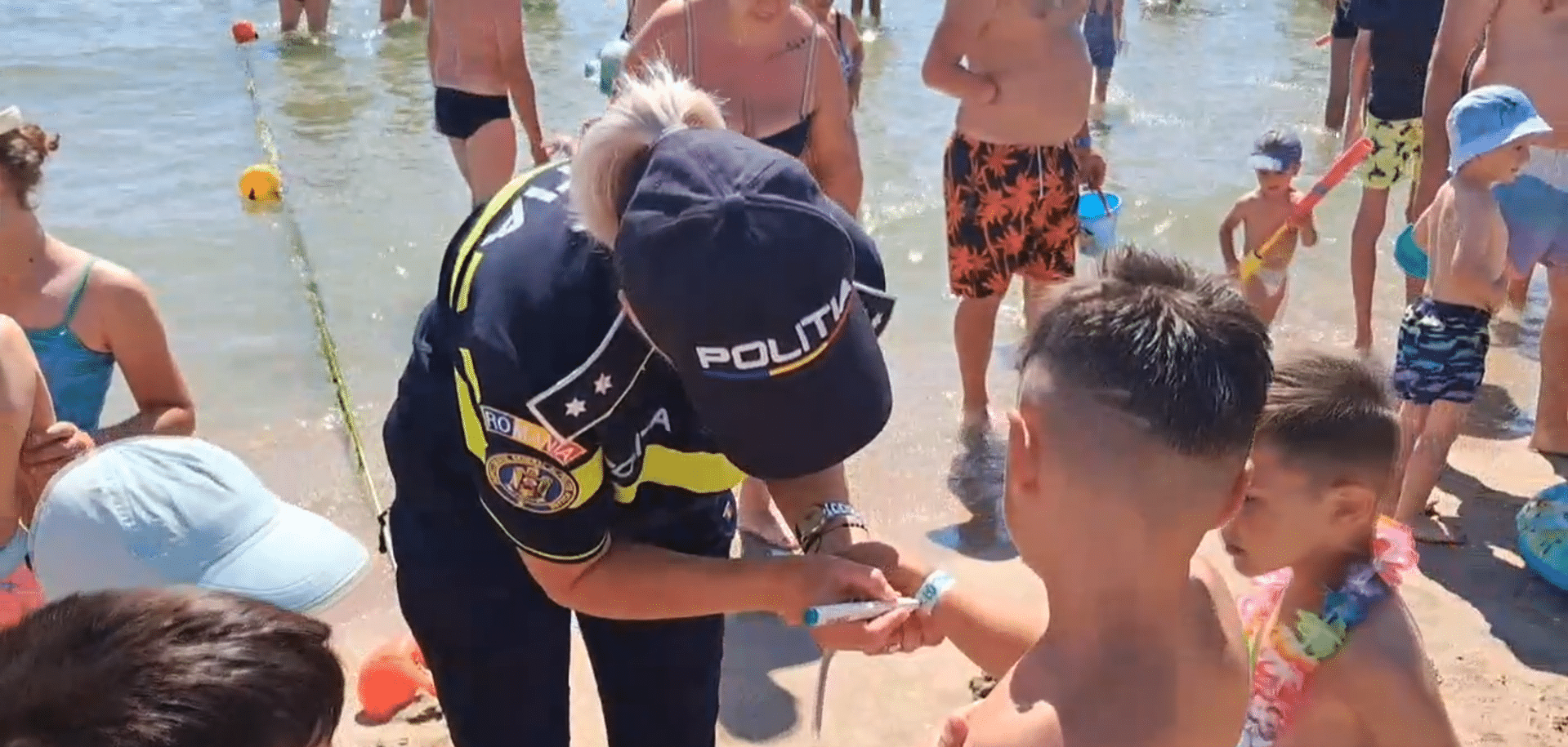 Trei copii s-au rătăcit pe plajele aglomerate din Eforie, chiar în timpul unei acțiuni IPJ pentru prevenirea disparițiilor