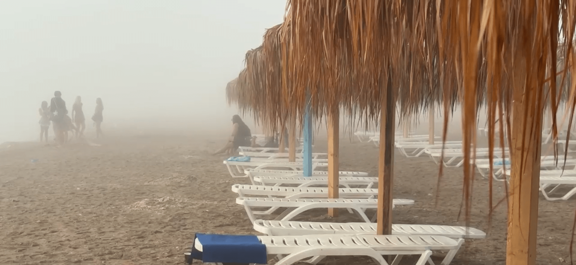 Ceață densă pe litoral: plajele din Mamaia și Vama Veche, învăluite într-un peisaj neașteptat