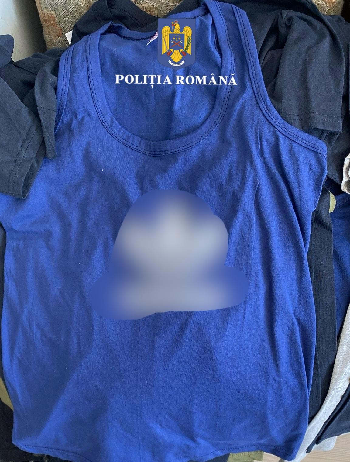 Zeci de articole vestimentare contrafăcute, descoperite în bagajul unui bărbat din Murfatlar
