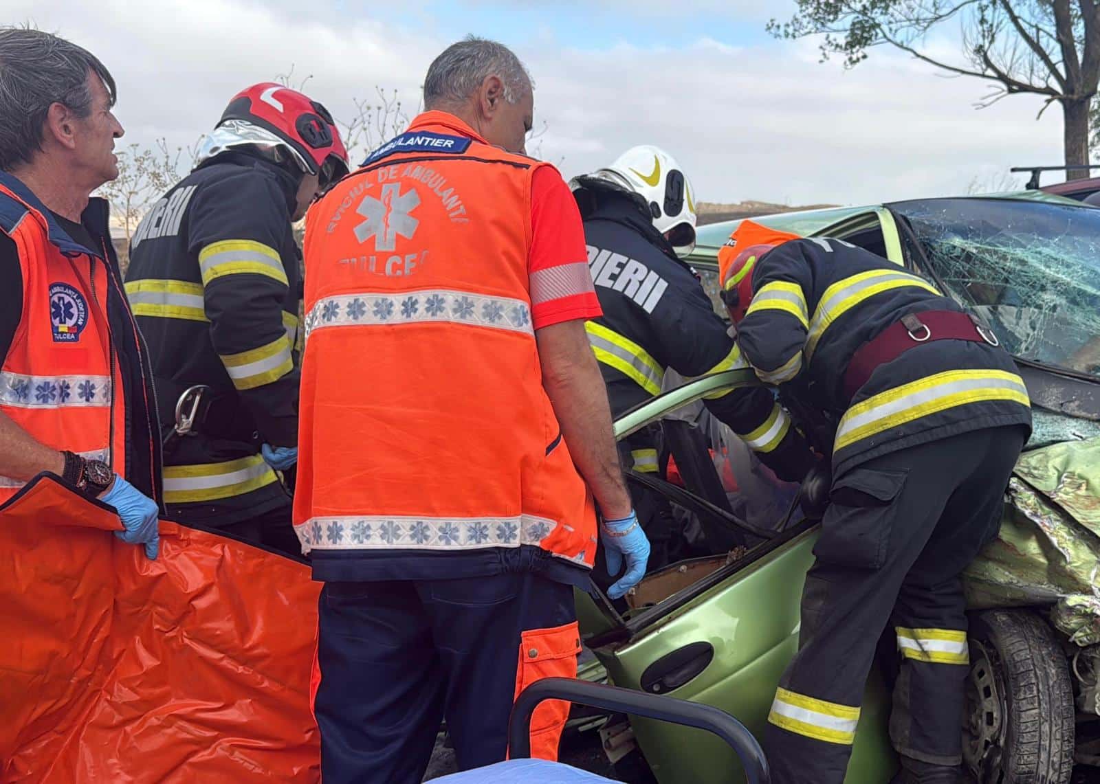 FOTO/VIDEO. Tulcea: Un minor și o femeie rănită, transportați la spital după un accident grav lângă Agighiol