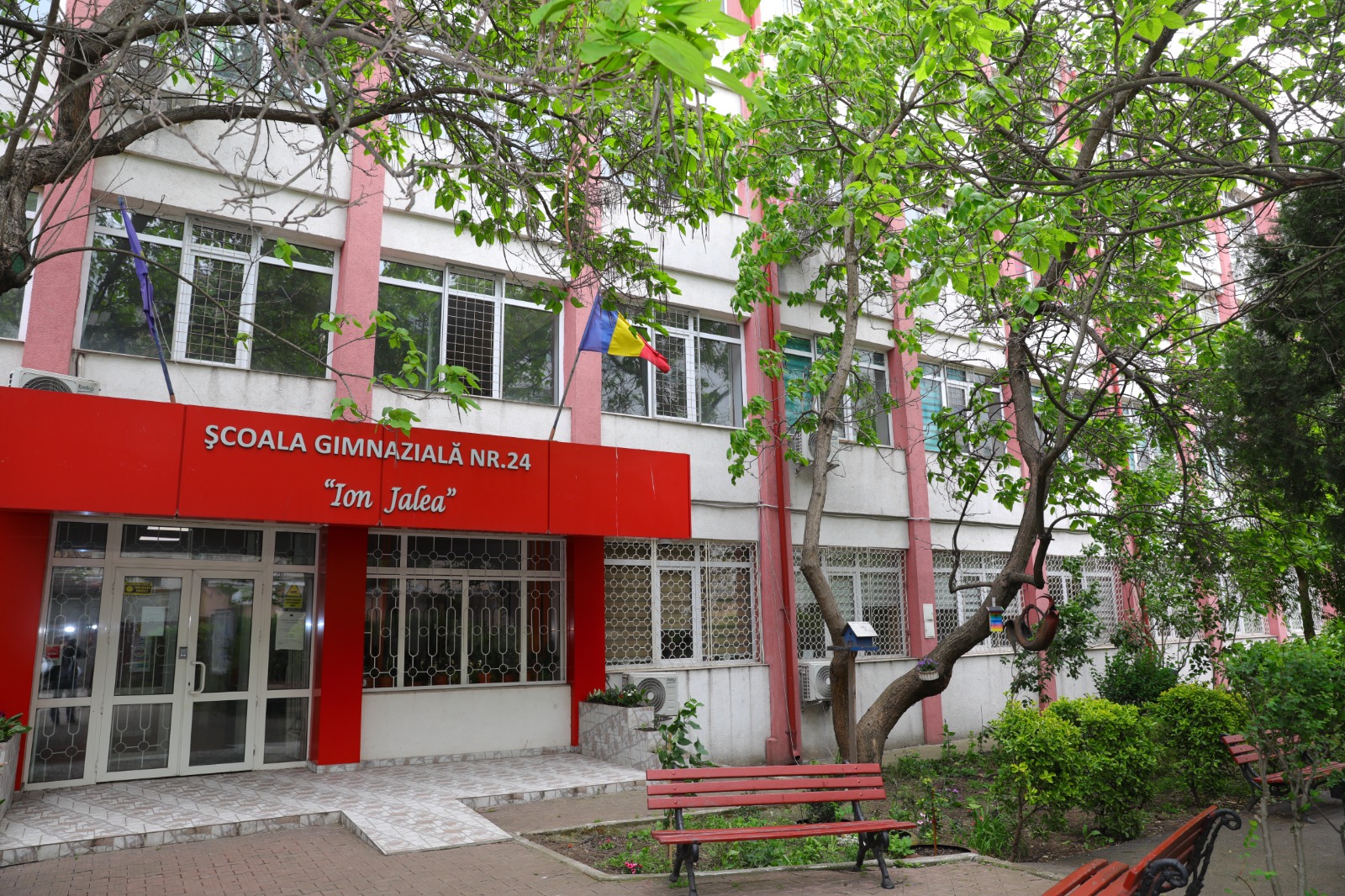 Soluție găsită pentru elevii Școlii Nr. 24 „Ion Jalea”. Relocare temporară în mai multe unități de învățământ