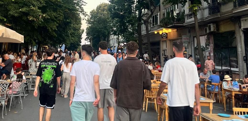 Vibe de vacanță și în acest weekend pe Bulevardul Tomis. Sunt anunțate restricții de trafic