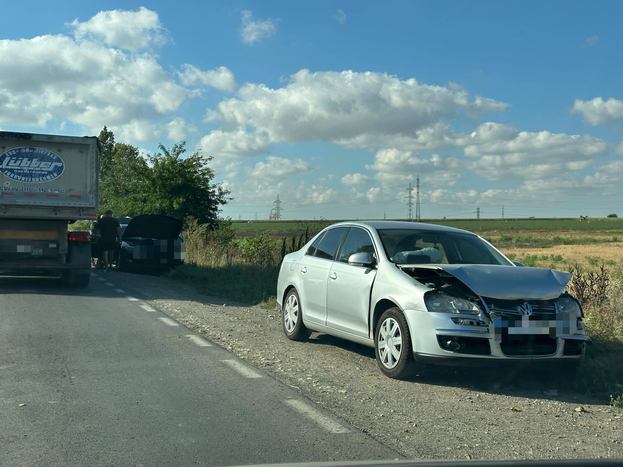UPDATE. FOTO/VIDEO: Accident rutier pe varianta Ovidiu. Trei mașini implicate