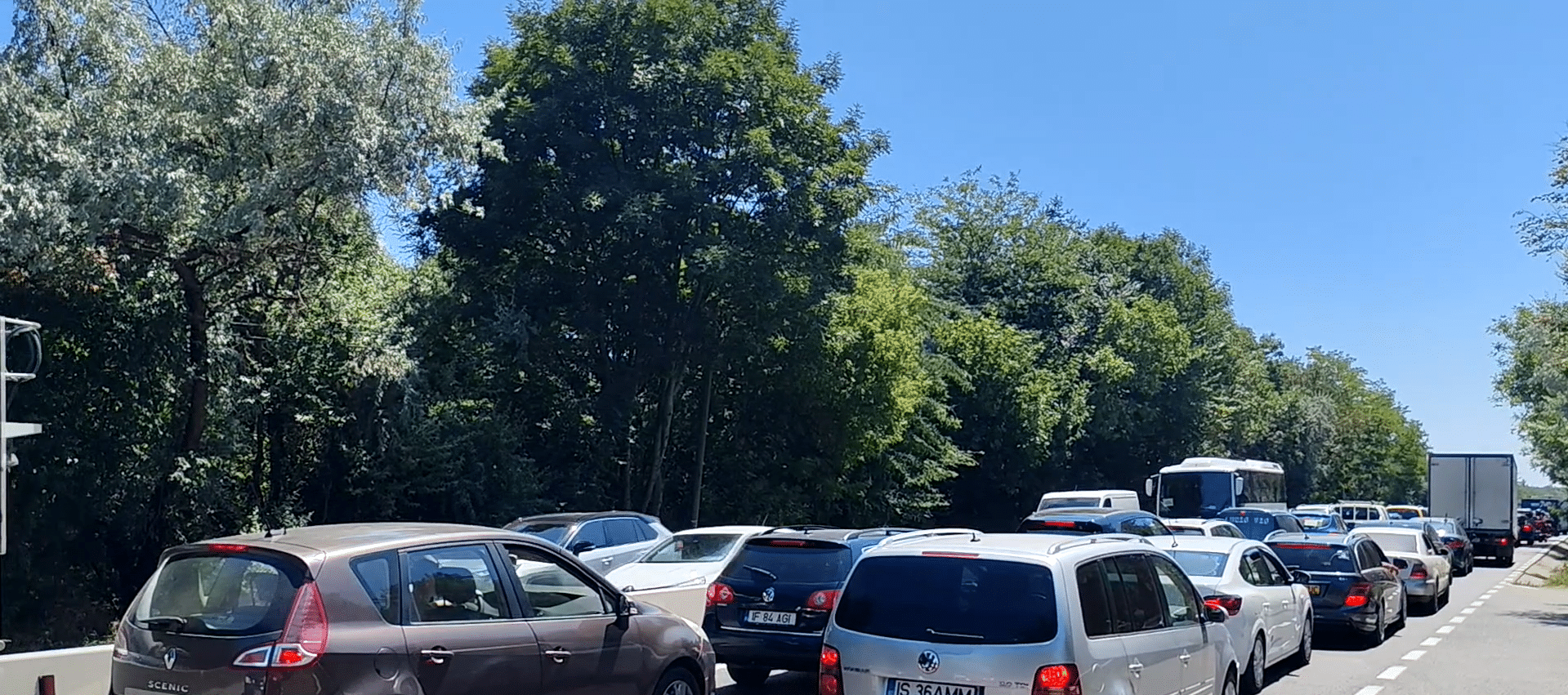 Infotrafic: Trafic aglomerat pe rutele spre mare și munte. Recomandări pentru șoferi