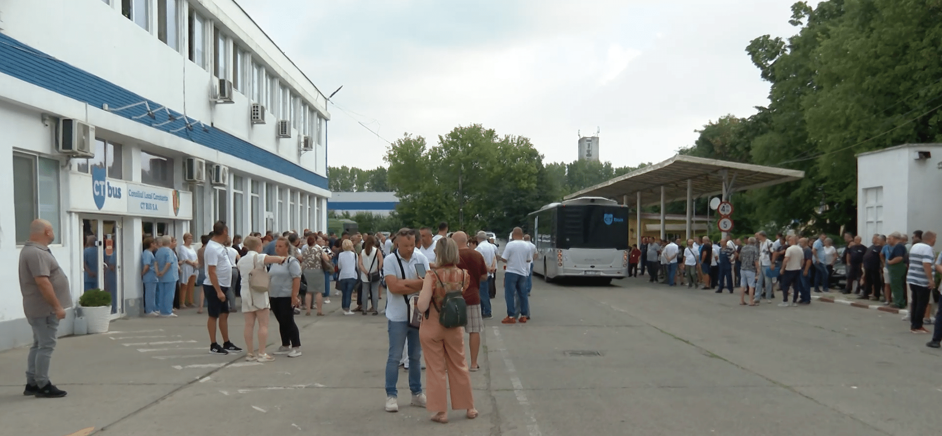 Pericolul grevei de la CT BUS, înlăturat. Negocierile tensionate s-au încheiat cu un acord