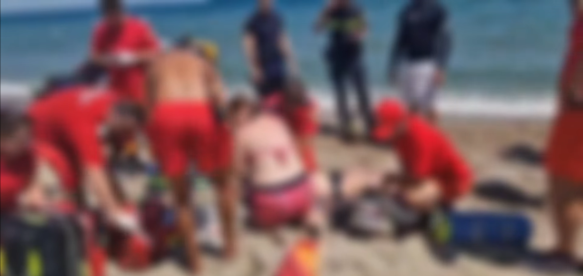 VIDEO. Tragedie pe plaja din Eforie Sud: Tânăr resuscitat după ce a fost scos inconștient din mare, declarat decedat ulterior