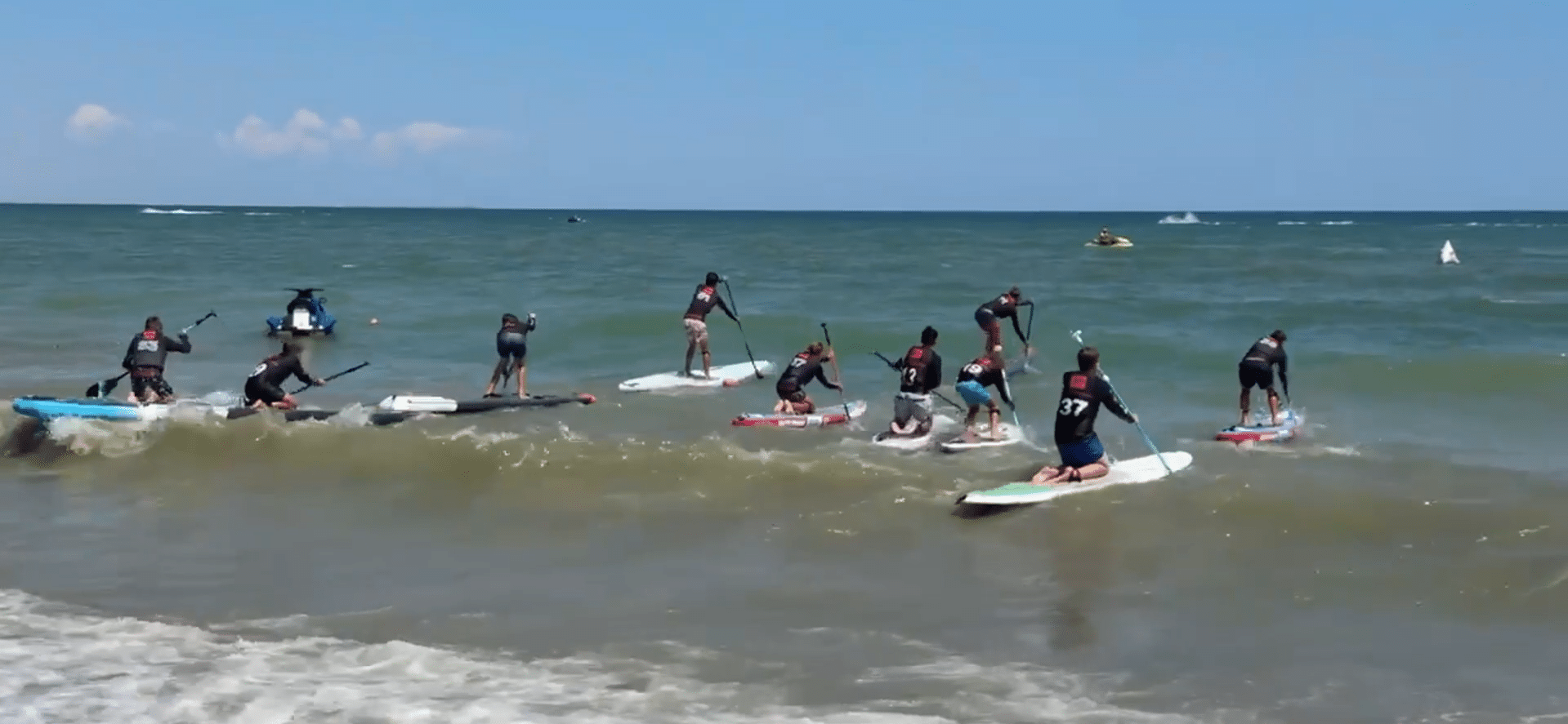 Stand up paddle, noua atracție pe litoralul românesc. Concurs spectaculos în Mamaia