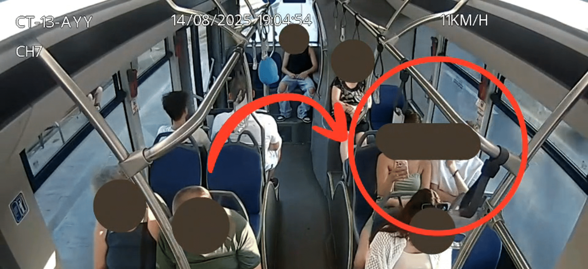Amendă pentru două tinere prinse fumând țigări electronice în autobuzele CT BUS