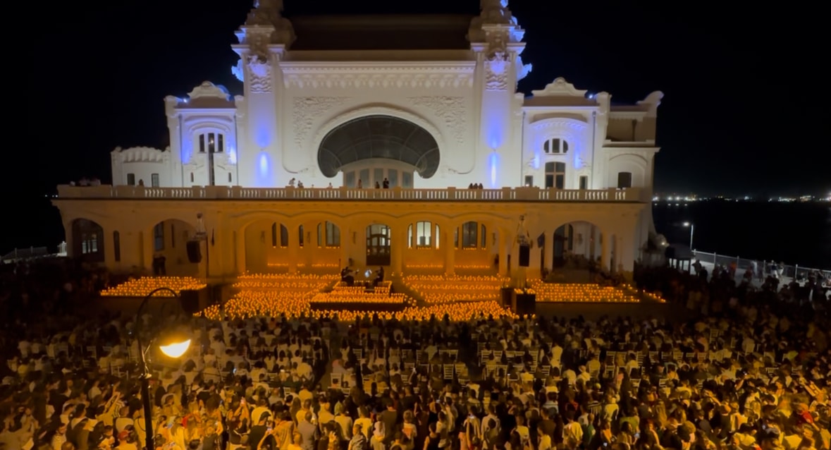 Spectacol Multisenzorial la malul mării: muzică clasică și mii de lumânări la Constanța