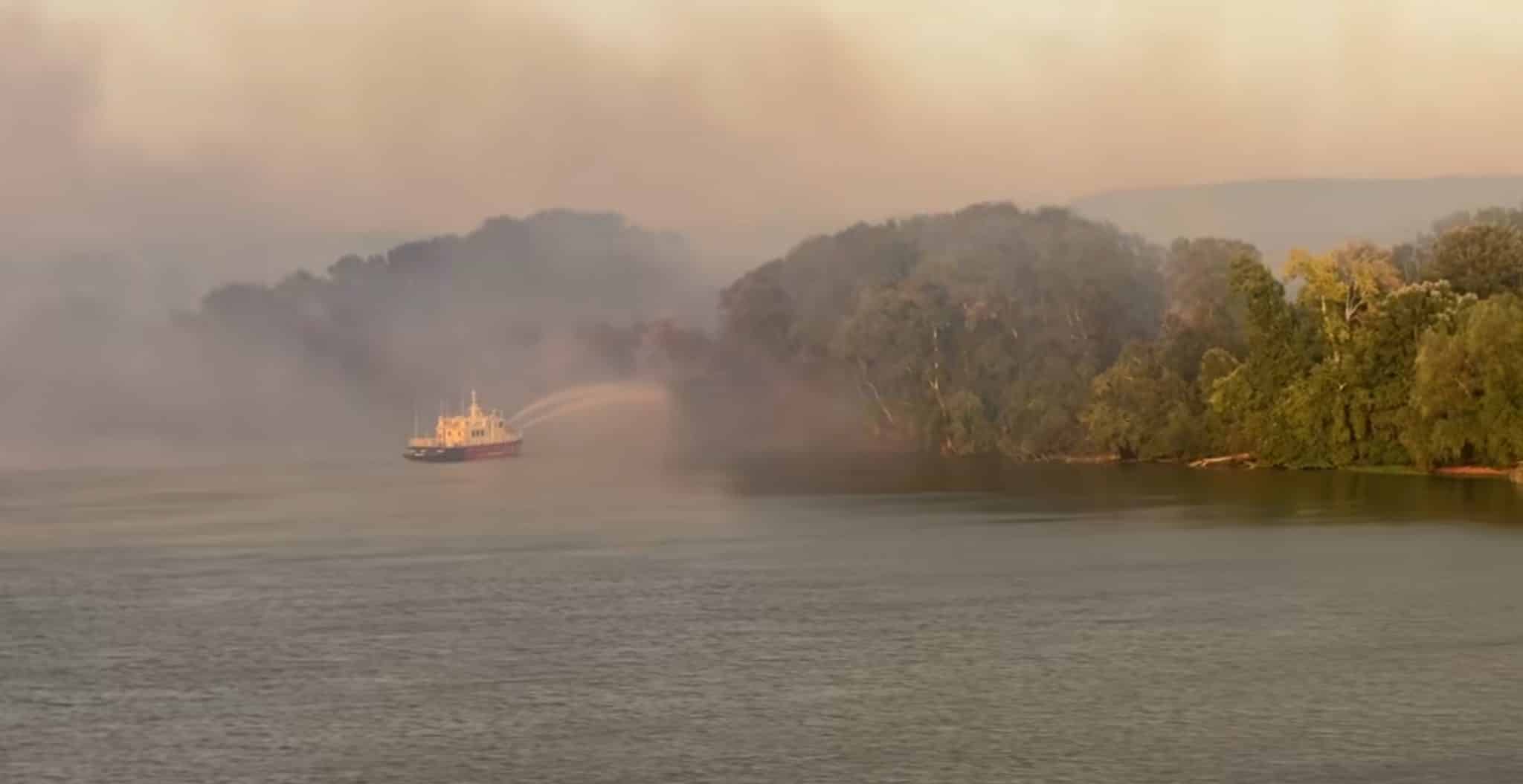 Ziua 10 în lupta cu incendiul de la Chilia Veche: pompierii continuă misiunea fără oprire
