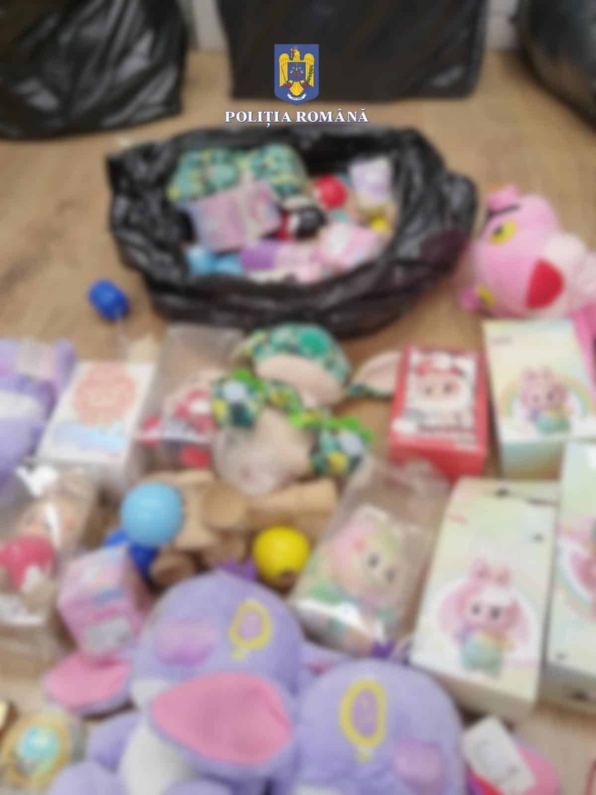 FOTO. Polițiștii au verificat agenții economici de pe litoral: zeci de jucării contrafăcute confiscate