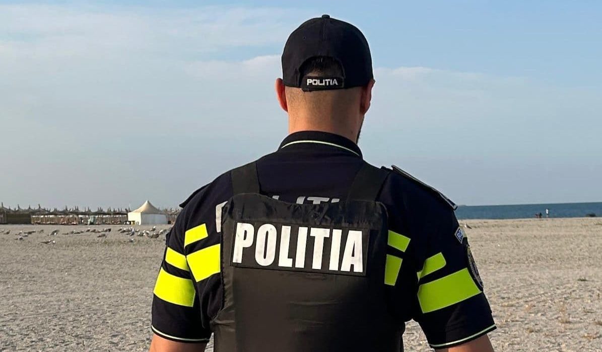 Alertă pe plaja din Mamaia. Au fost descoperite mai multe fragmente metalice