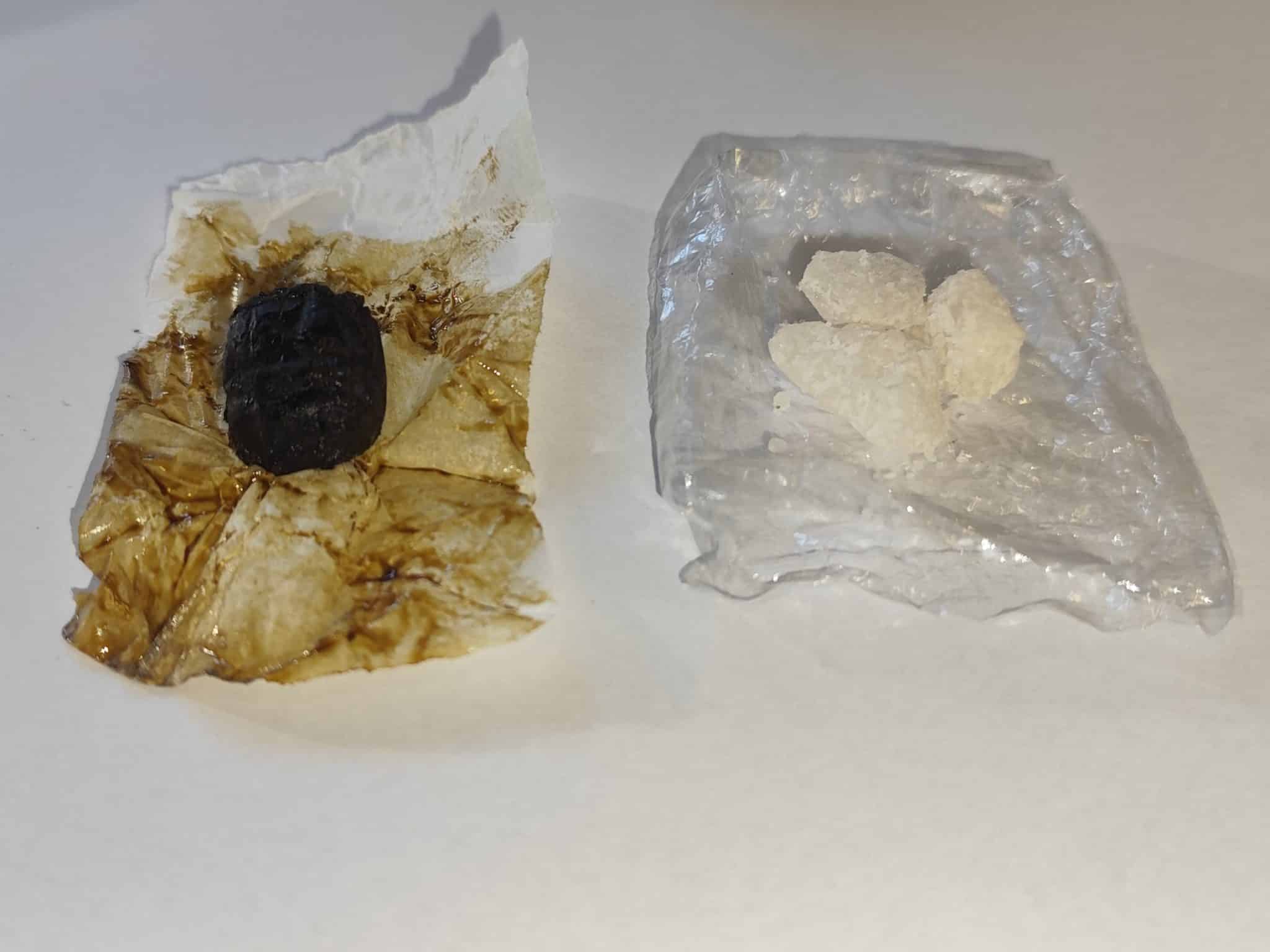 Droguri, produse ilegale și câini periculoși descoperiți pe litoral de jandarmii constănțeni