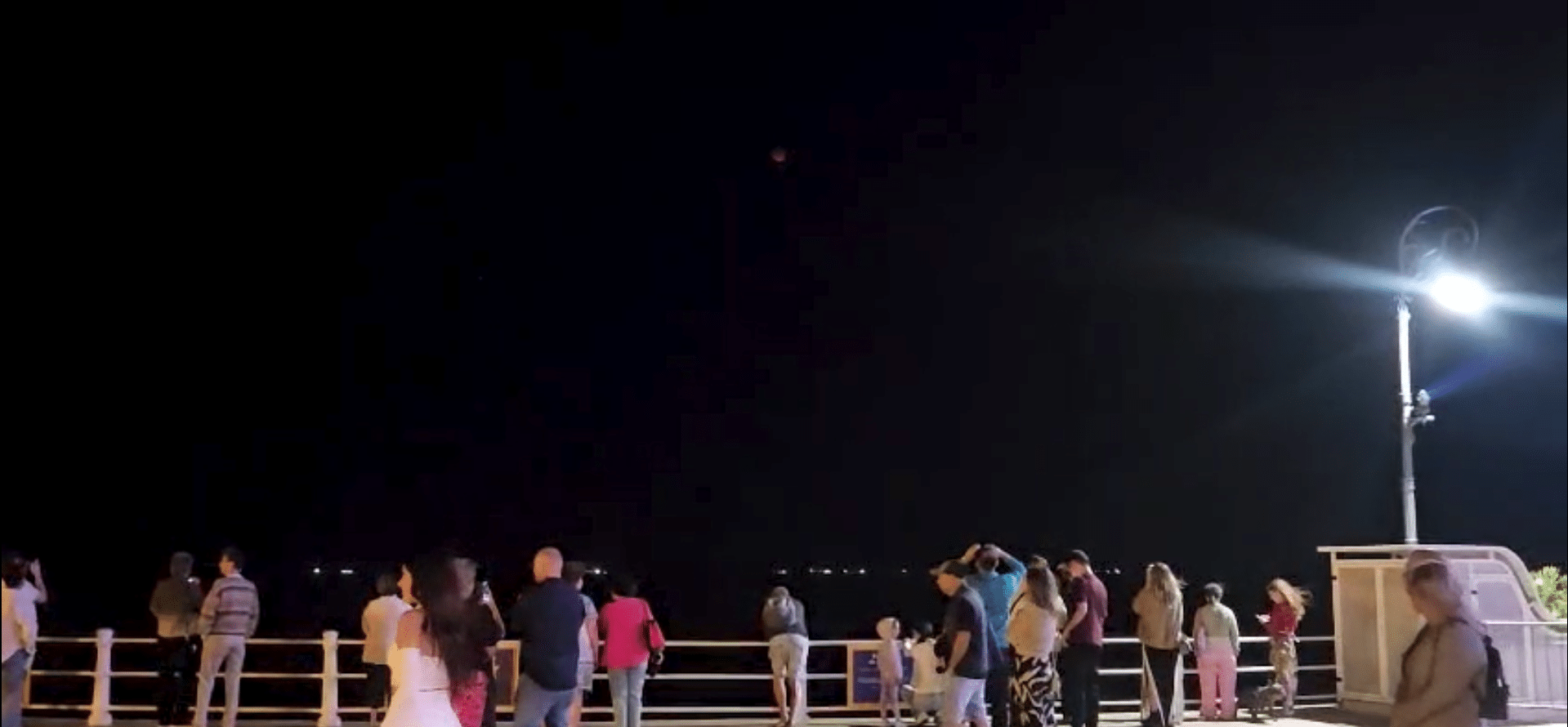 Eclipsă de Lună spectaculoasă, urmărită de pe faleza Cazinoului din Constanța