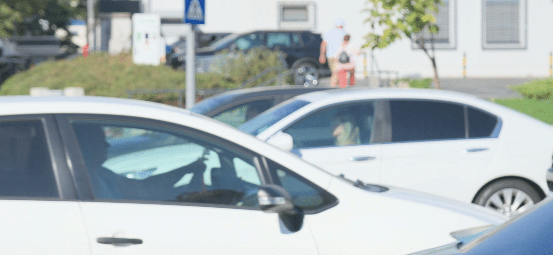 Apel sau mesaj la volan te poate lăsa fără permis: reguli mai dure în România