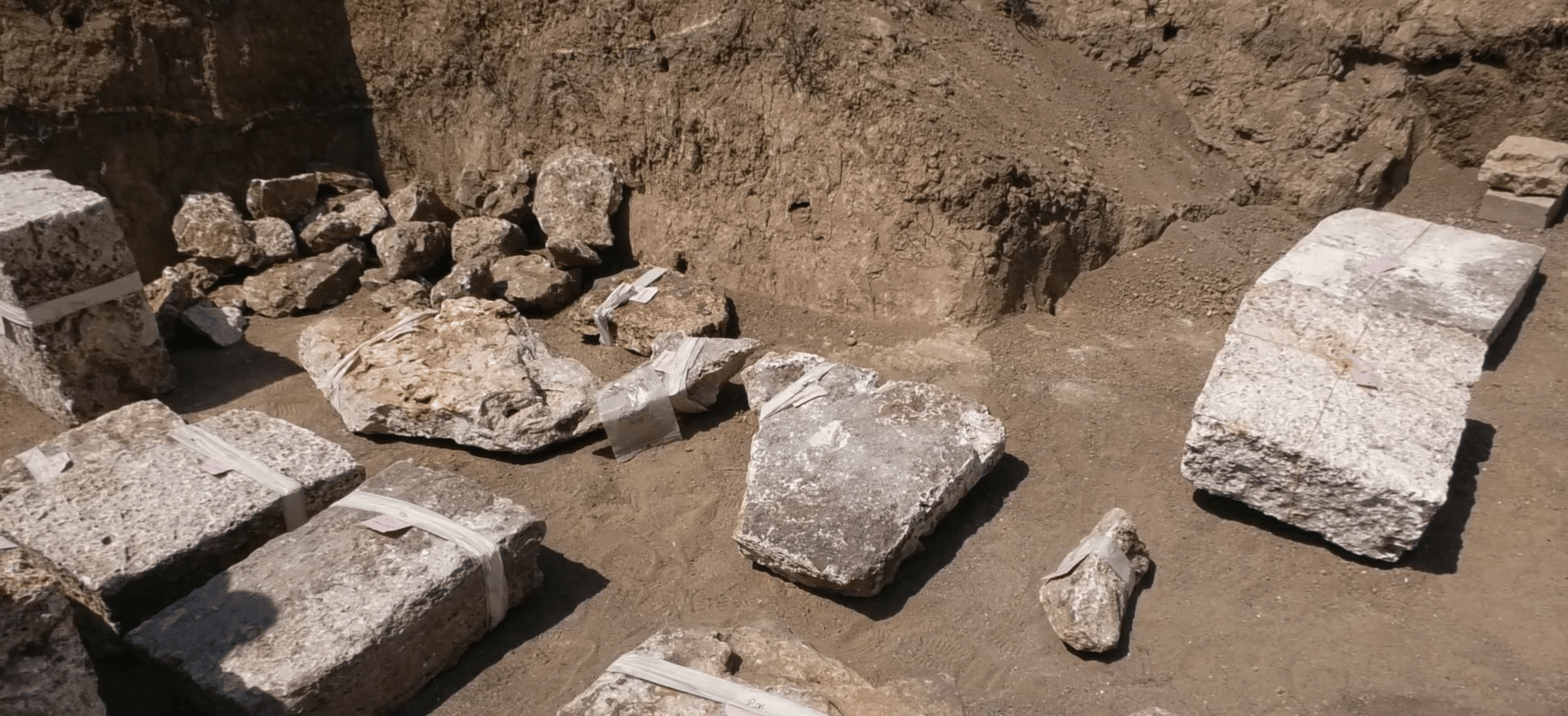 Bijuterii de aur și sarcofage intacte, descoperite la Mangalia, expuse la Zilele Patrimoniului