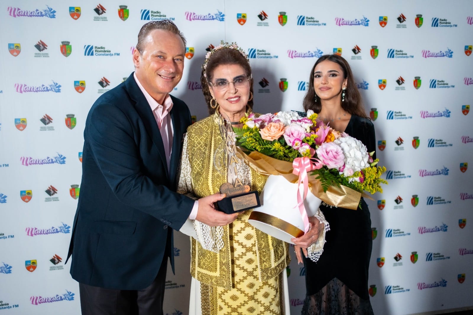 Festivalul Național al Cântecului și Dansului Popular Românesc „Mamaia” 2025 a ajuns la final. Irina Loghin a primit Trofeul „Mamaia Nostalgia”